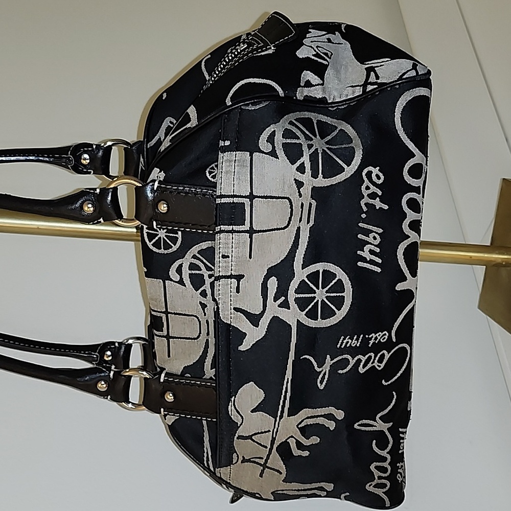 Coach Y2K Fashion Bug Horse Carriage Soho/Shoulder Bag Black and Cream - Picture 16 of 16